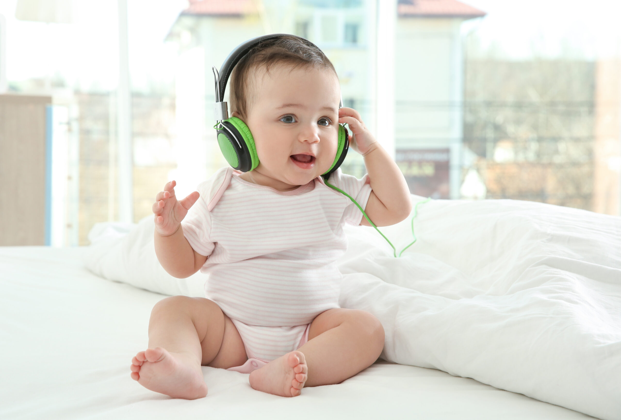 赤ちゃんが生演奏に魅了される理由：音楽が育む親子の絆と集中力の向上
